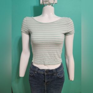 Guess cropped short sleeve shirt